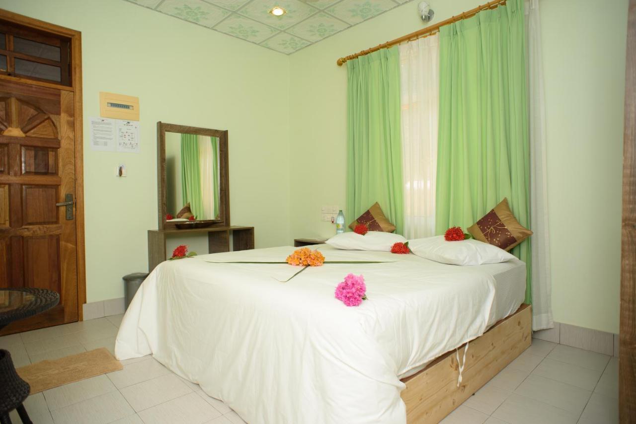 Summer Vibes Beach Front Rasdhoo Esterno foto